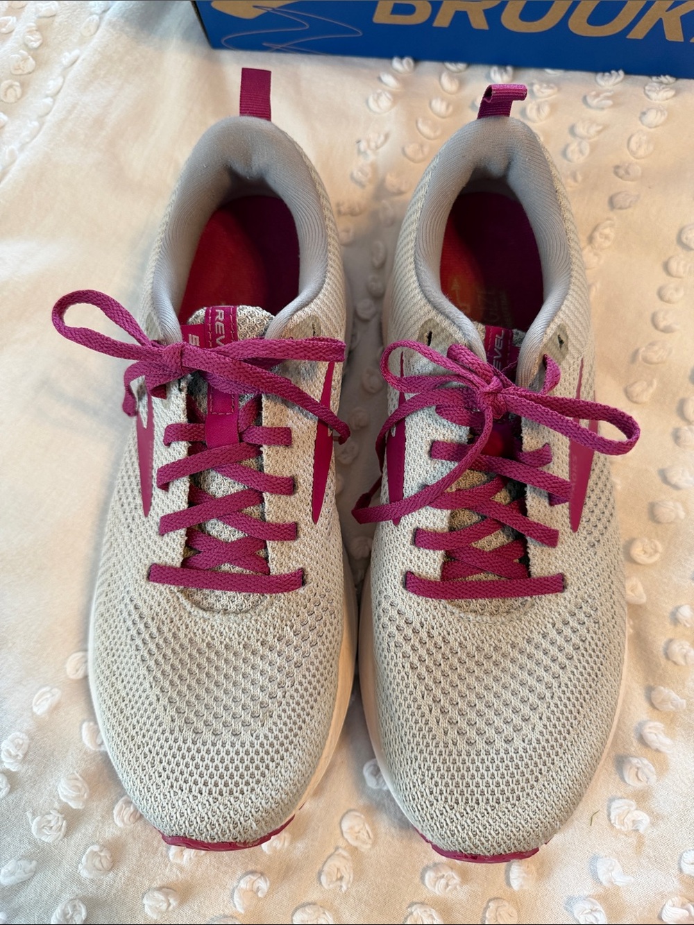 Brooks Revel 5 women’s athletic shoes, magenta, gray, and white sz 9 - Picture 9 of 10